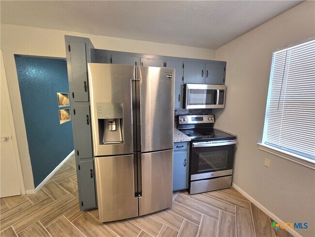 Building Photo - 303 Erby Ave