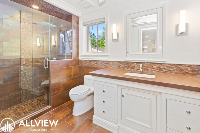 Building Photo - Stunning 3 Bedroom + Bonus Room 3.5 Bath A...