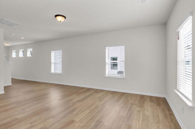 Building Photo - New Construction 3BR Townhome with Loft & 2-Car Garage in Downtown Travelers Rest