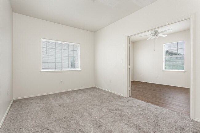 Building Photo - 4713 Virginia Ave