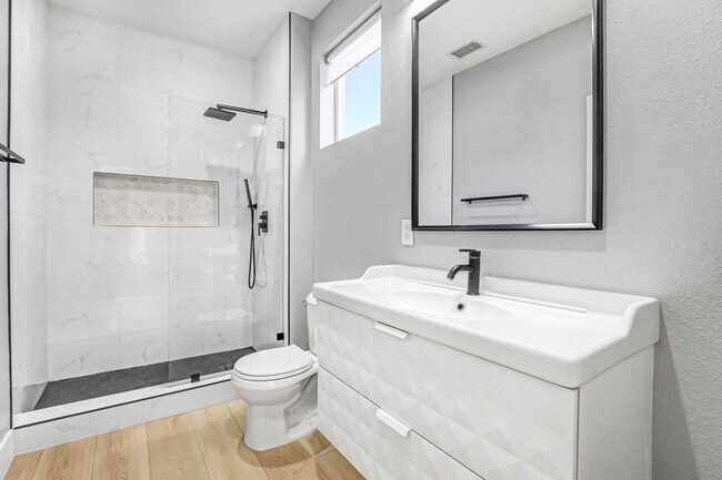 Building Photo - 4386 Bayhill Ln
