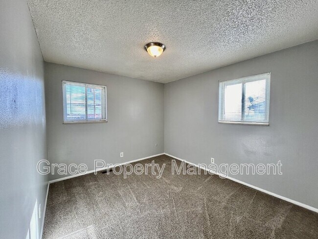Building Photo - 2141 E 119th Pl