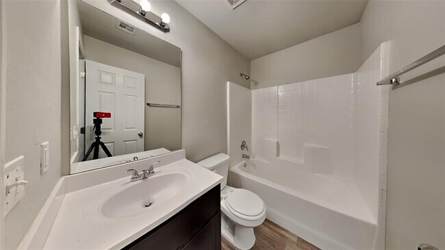 Building Photo - 13121 Bridgewater Ct