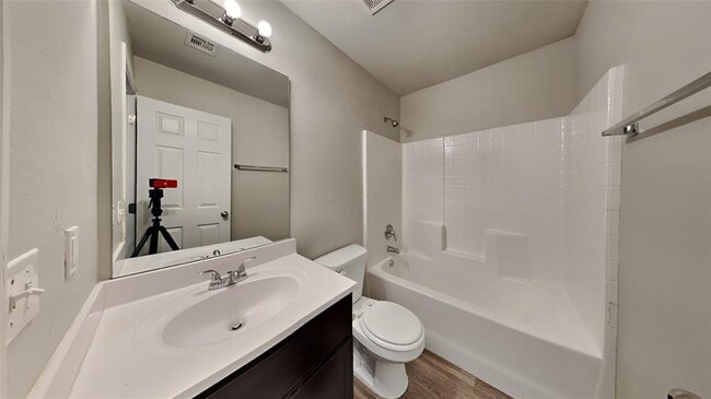 Building Photo - 16205 Lovers Ln