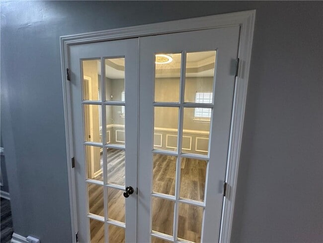 Building Photo - 5496 Village Trace