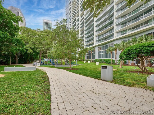 Building Photo - 495 Brickell Ave