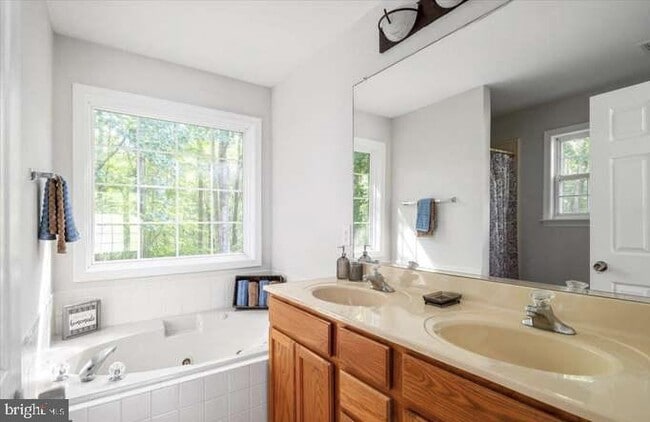 Building Photo - 206 Cedar Ridge Dr