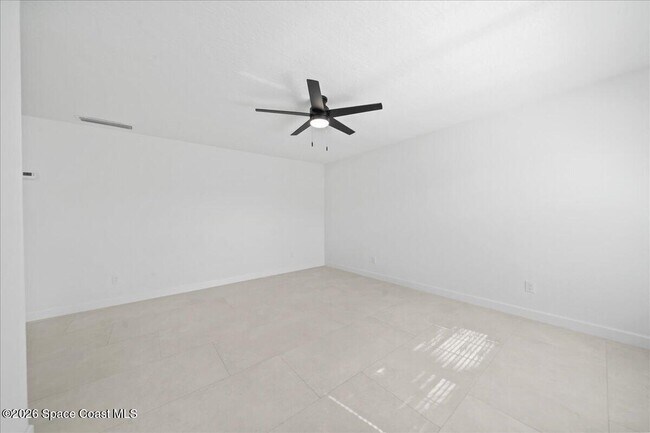 Building Photo - 154 Crescent Beach Dr