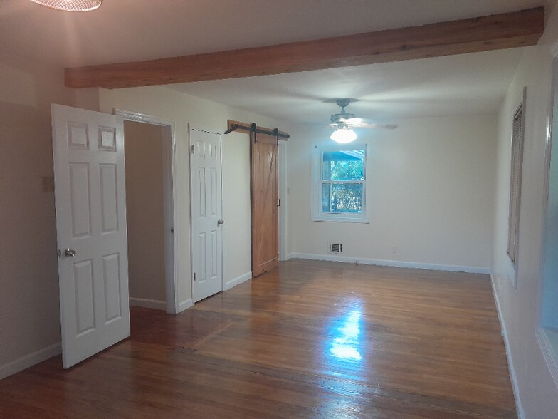 Building Photo - 2616 Kent Dr