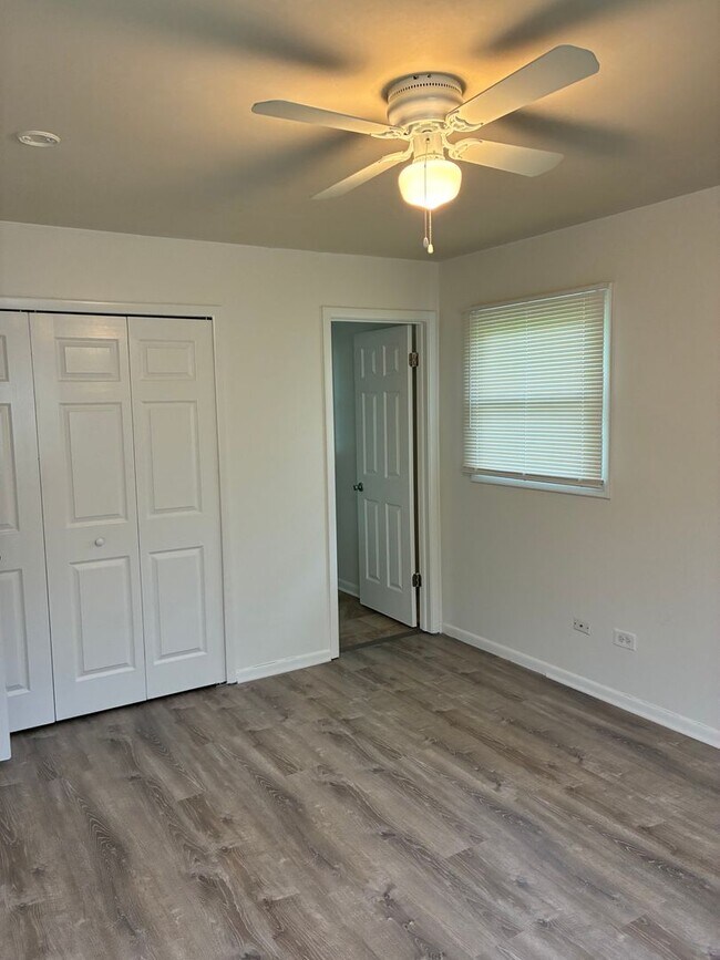 Building Photo - Spacious Updated 4 Bed 2 Bath with Garage Parking