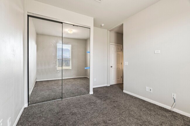 Building Photo - 914 Canyon Hill Ln