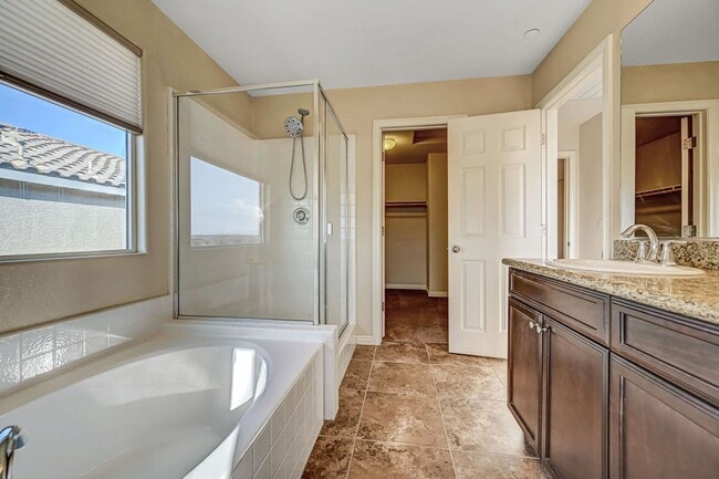 Building Photo - Henderson Home with Beautiful Strip Views