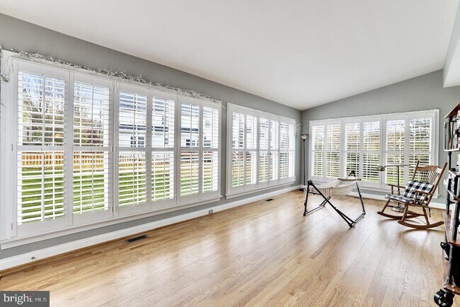 Building Photo - 2945 Oakton Knoll Ct