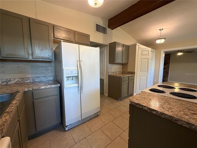 Building Photo - 904 Hill St