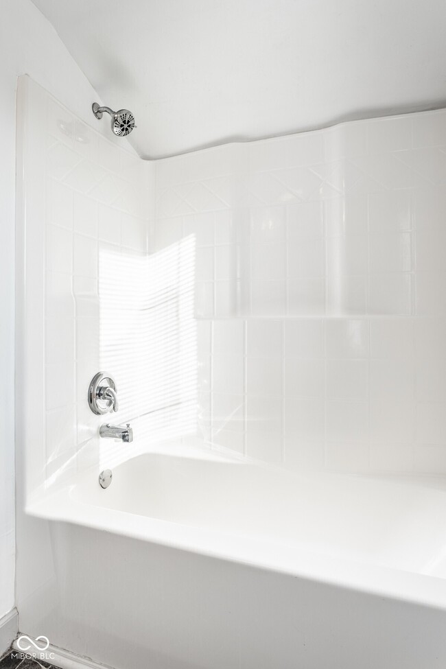 Building Photo - 1253 S East St