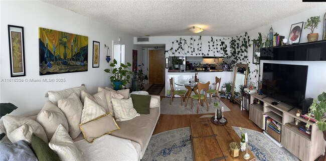 Building Photo - 7601 E Treasure Dr