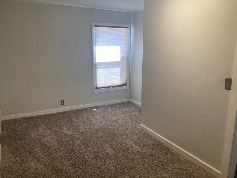 Building Photo - 1503 Rood Ave