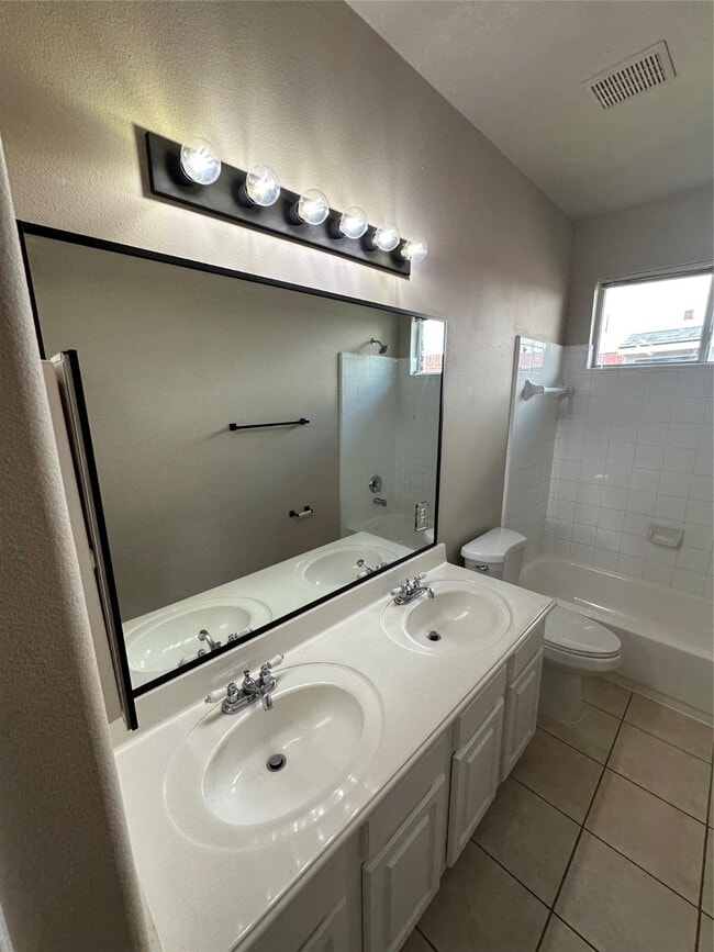 Building Photo - 13603 Short Brook Ln