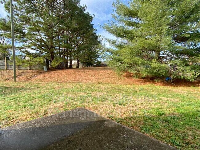 Building Photo - 363 Peabody Dr