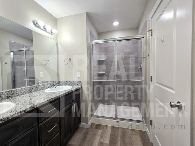 Building Photo - Bright & Clean 3 Bedroom, 2.5 Bathroom Townhome for Rent in Idaho Falls by Real Property Manageme...