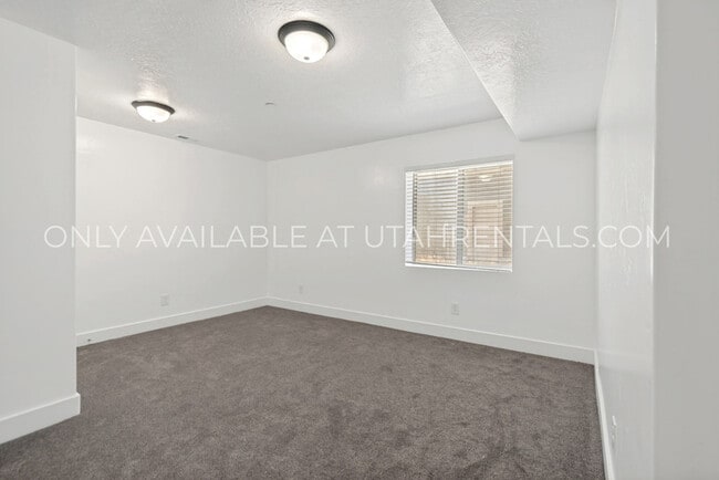 Building Photo - 1076 Bear Hollow Ln