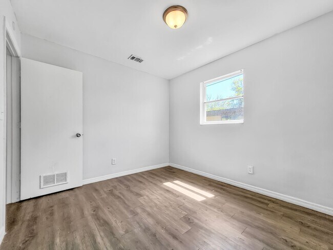 Building Photo - Beautiful Renovated Single Family |  3 BR/1BA | 1-Car Covered Parking | Gated backyard