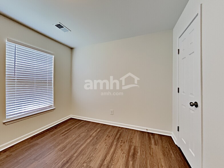 Building Photo - 1703 Kendall Cove Ln