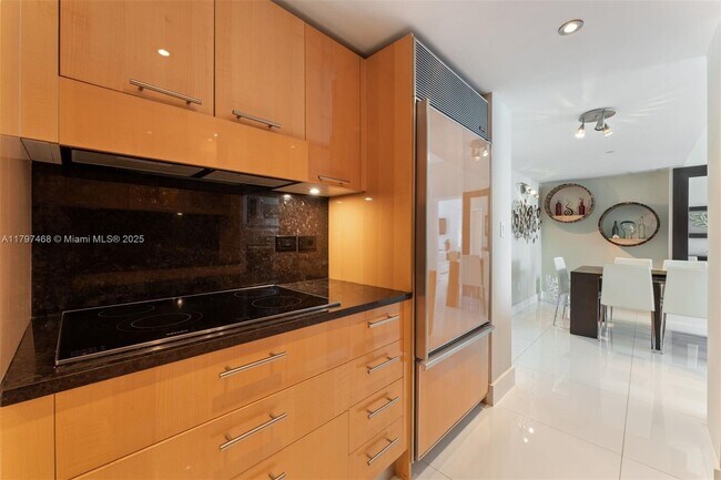 Building Photo - 6801 Collins Ave