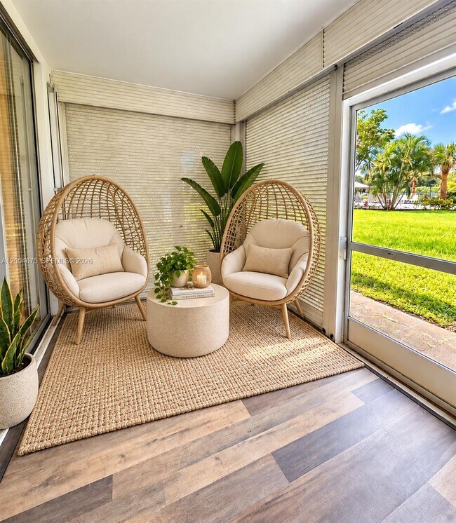 Building Photo - 9440 Poinciana Pl