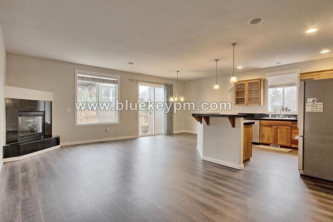 Building Photo - 4 Bed, 2.5 Baths Home with Primary Suite on Main Floor in Ridgefield