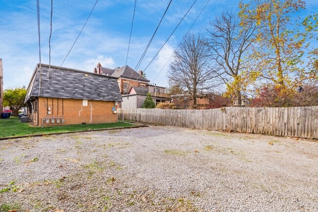 Building Photo - 2 Bed 1 Bath Apartment in Columbus!