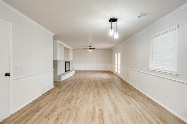 Building Photo - 324 NE 60th St
