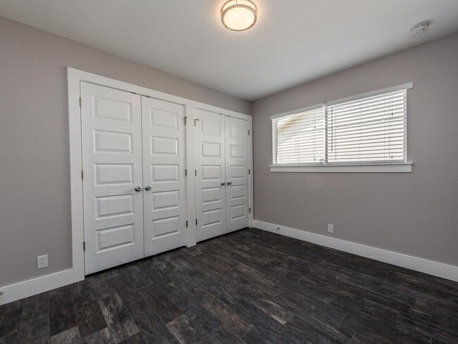 Building Photo - 3910 Hillside Dr