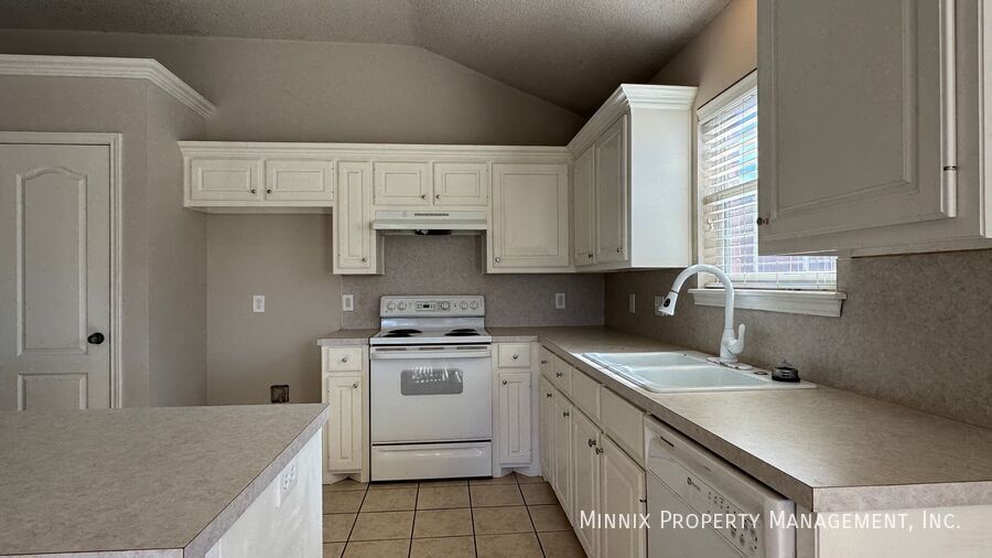 Building Photo - 9704 Ave U Ave