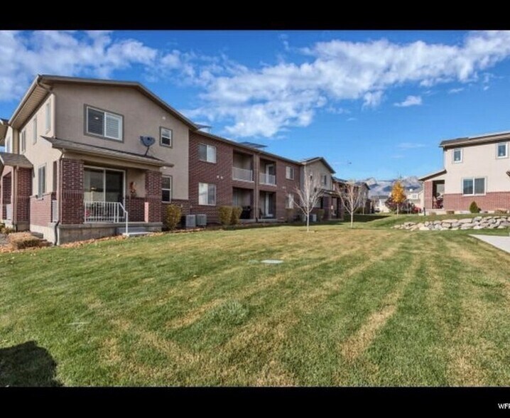 Building Photo - 9582 N Deerfield Ln