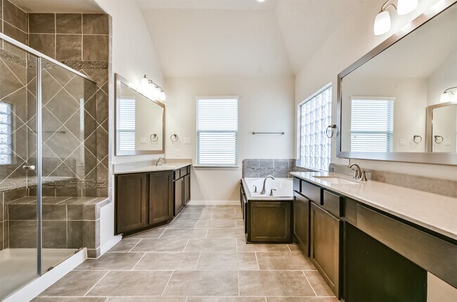 Building Photo - 1504 Peyton Oaks Pl