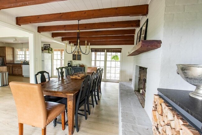 Building Photo - 728 S McCollum Dr