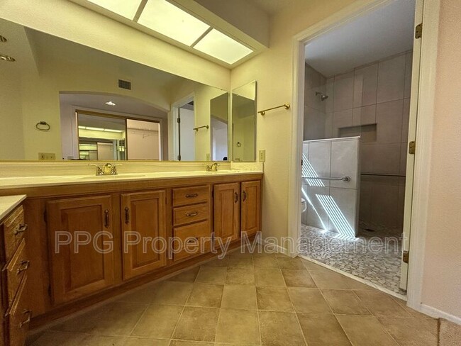 Building Photo - 18407 N 137th Dr