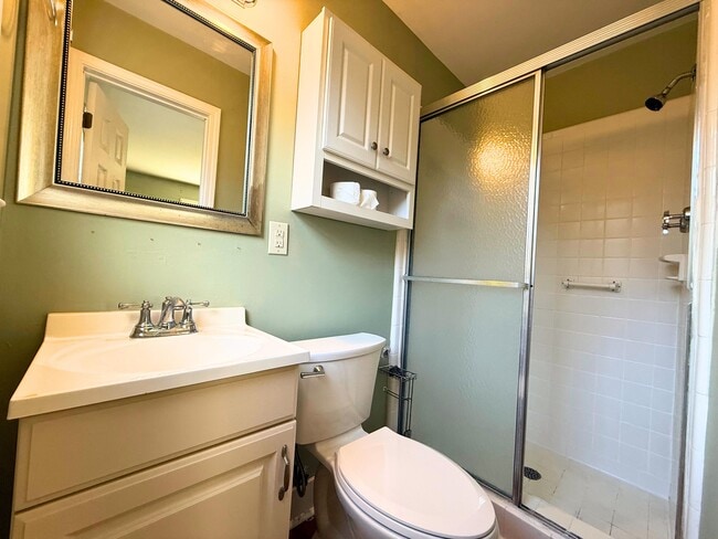 Building Photo - 9 Hardwick Dr