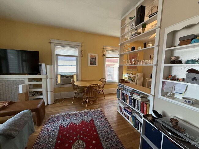 Building Photo - Charming 1BR in Historic Douglas Building ...