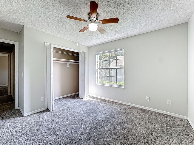 Building Photo - Discover your peaceful retreat in Wekiwa Woods!