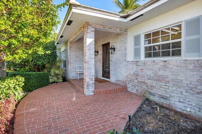 Building Photo - 230 Osceola Way