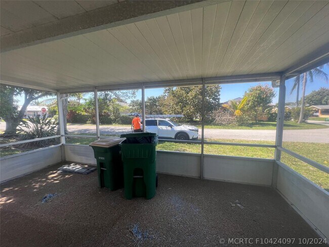 Building Photo - 7108 NW 76th Ct