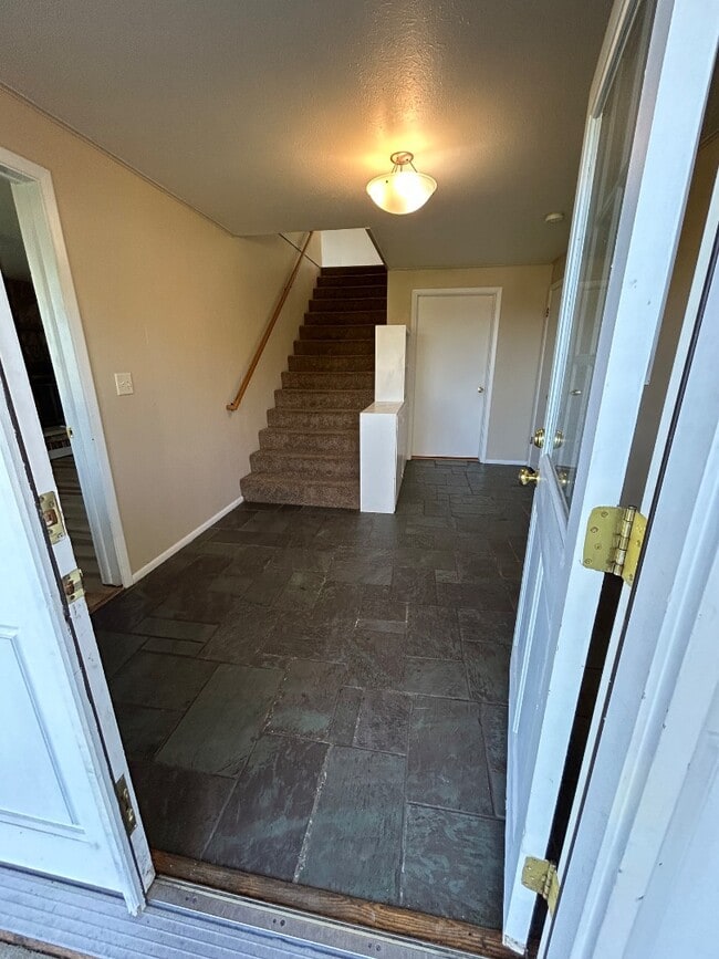 Building Photo - 908 Whitaker Dr