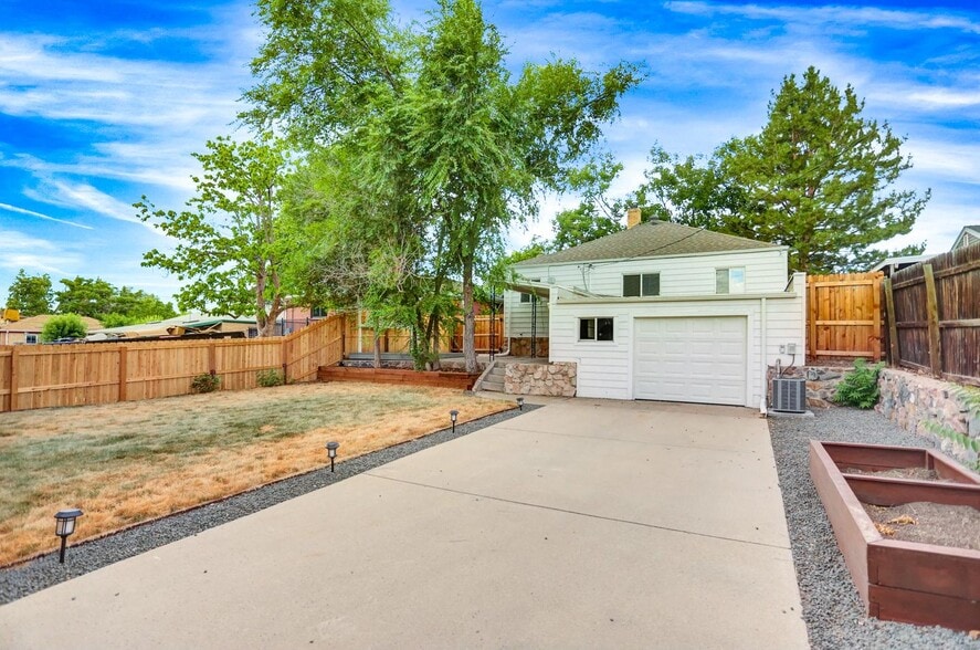 Building Photo - Elegant Sunnyside home with covered patio by Rocky Mtn Lake Park