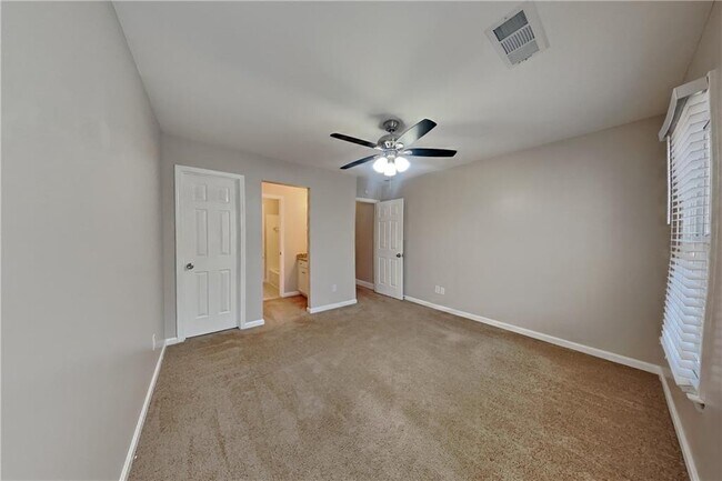 Building Photo - 500 Abernathy Oaks Way