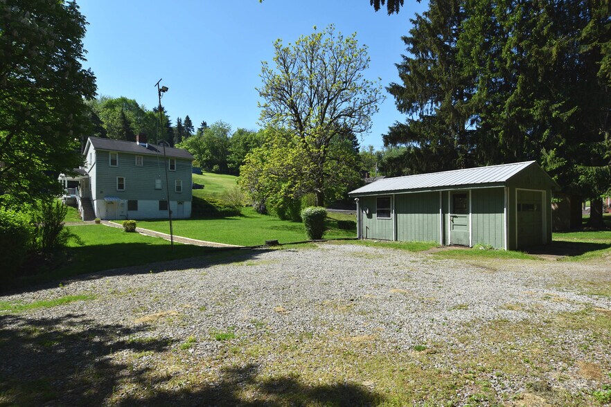 Parking - 1021 Joseph St