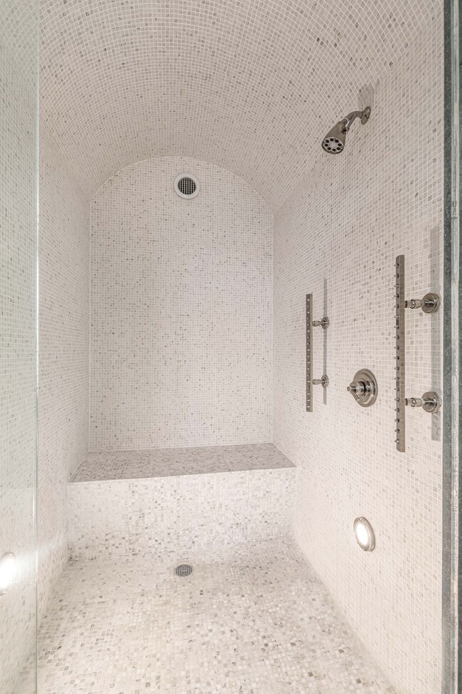 Building Photo - 19 E 92nd St