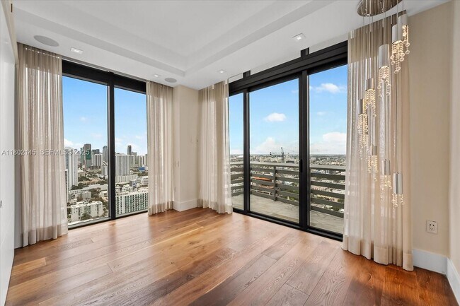 Building Photo - 460 NE 28th St