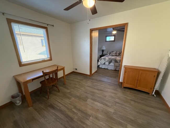 Building Photo - 320 W Barnes St